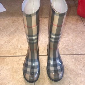 Burberry boots